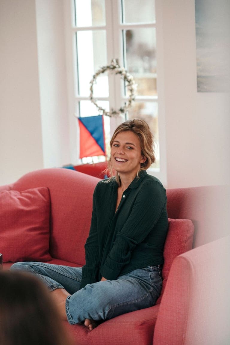 Albane d'Harcourt souriante lors d'un atelier